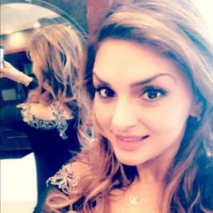 Meet your Posher, Mona